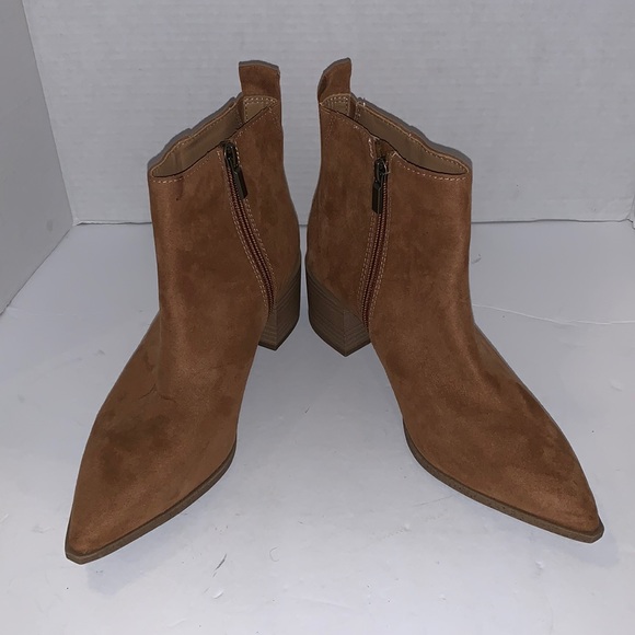 Universal Thread Shoes - Universal Thread Carmel Pointed Toe Suede Bootie SZ 7